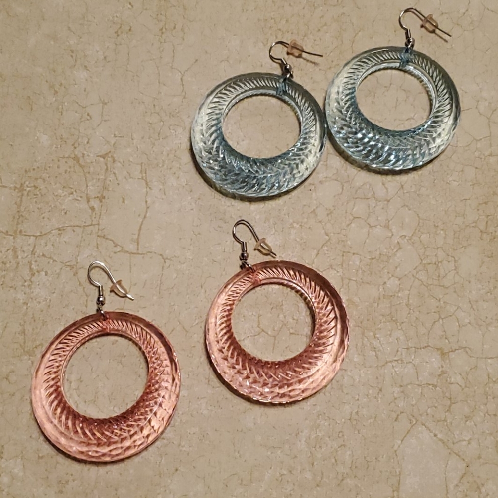 New 2 pairs of acrylic earrings, pink and blue - Picture 2 of 4